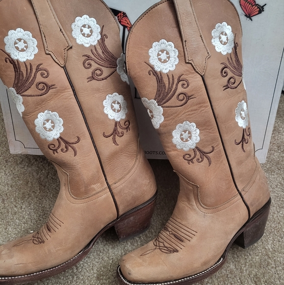 Monarca Boots. Made in mexico. Leather. Tan with white flower design. Size 8. GC - Picture 5 of 5